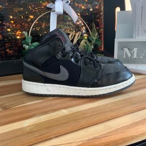 Jordan 1 mid